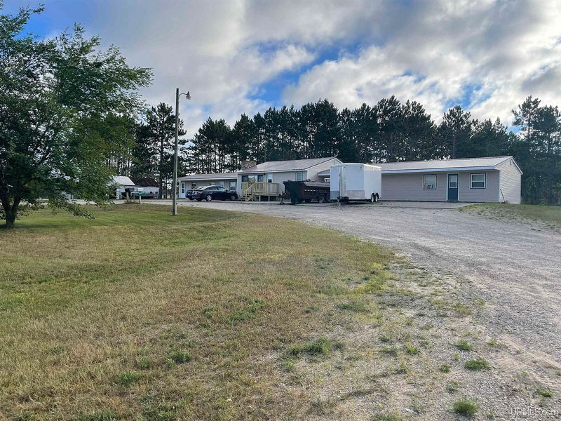 Rapid River Motel - Real Estate Photo (newer photo)